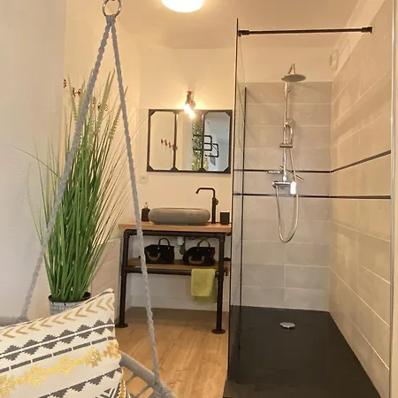 L Escapade Lourdaise Balcon Parking Wifi 아파트